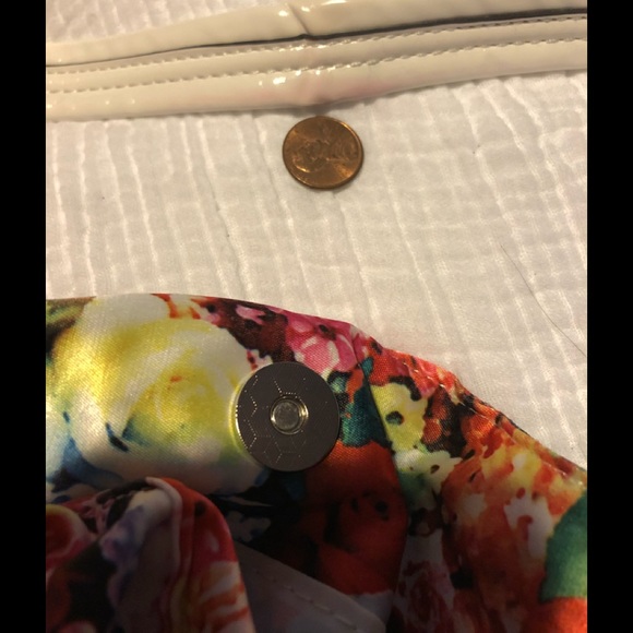 WILSONS LEATHER Floral handbag with White Accent - Picture 8 of 8